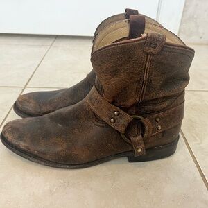 Women’s Frye boot.  Wyatt Harness size 10.  Good condition, worn a few times.